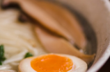 虾酱炒鸡蛋：鲜美的口感和香气四溢